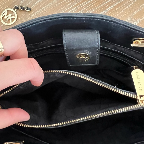 Michael Kors Black Leather Quilted tote - Picture 13 of 16